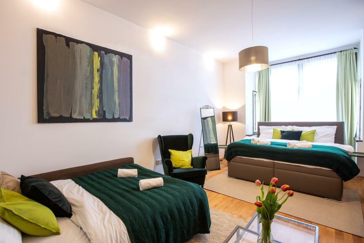 Modern Family Apt. With Central Square Entrance Hradec Králové Exterior foto