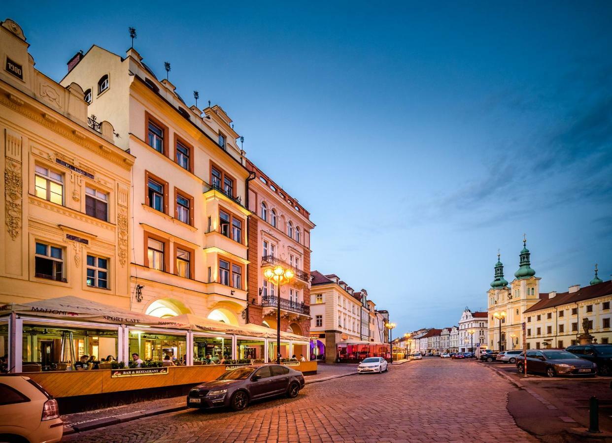 Modern Family Apt. With Central Square Entrance Hradec Králové Exterior foto